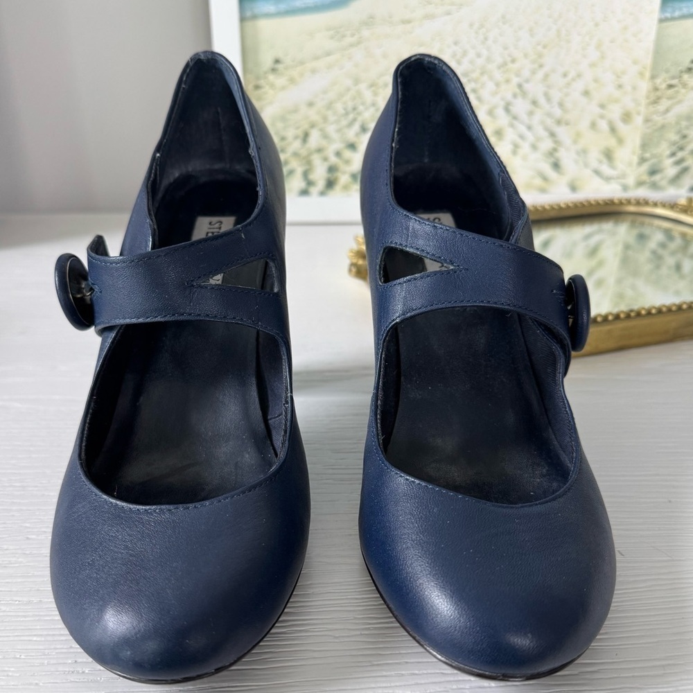 Steve Madden ❤️❤️Blue Heels with Strap and Cut-out Design - Picture 2 of 4
